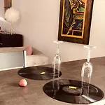 Picasso's House Modern Art Apartmán *
