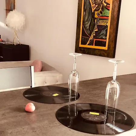 Picasso's House Modern Art Apartmán *