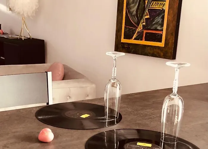 Picasso's House Modern Art Apartment *